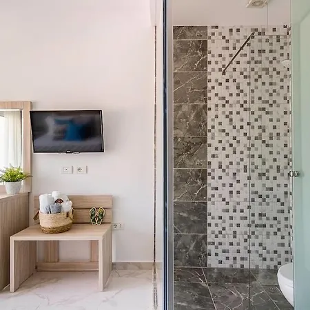 Luxury 2 - Goro W Pool, Parking And Apartment