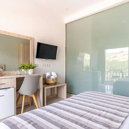 Luxury 2 - Goro W Pool, Parking And Apartment